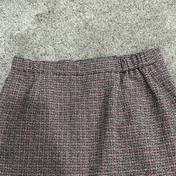 Kasper Elegant Tweed Flared Skirt - Black and Red - Picture 7 of 8